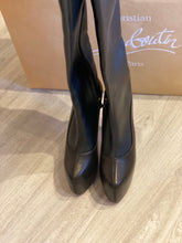 Load image into Gallery viewer, CL Heels 5.5&quot; Size 38
