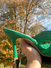 Load image into Gallery viewer, B Green Heel Size 42 (US 9)
