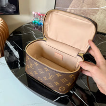 Load image into Gallery viewer, Vanity Bag
