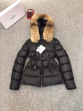 Load image into Gallery viewer, Women&#39;s Fur Hood Jacket
