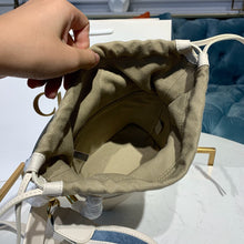 Load image into Gallery viewer, Bucket Bag (2)
