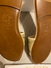 Load image into Gallery viewer, Gold Crystal Slides Size 39
